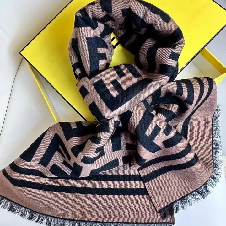 スーパーコピー フェンディ マフラー