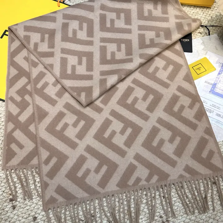 スーパーコピー フェンディ マフラー