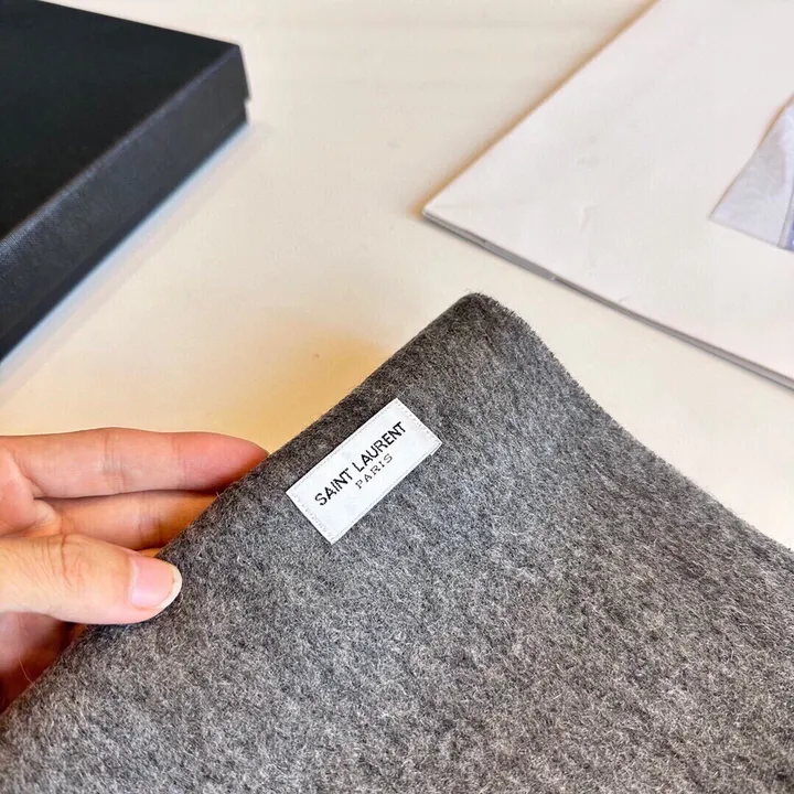 スーパーコピー バレンシアガ マフラー