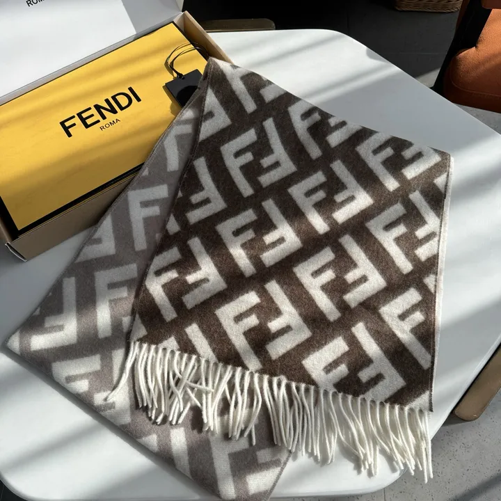 スーパーコピー フェンディ マフラー