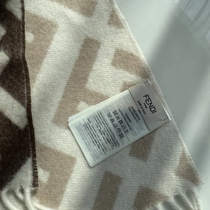 スーパーコピー フェンディ マフラー