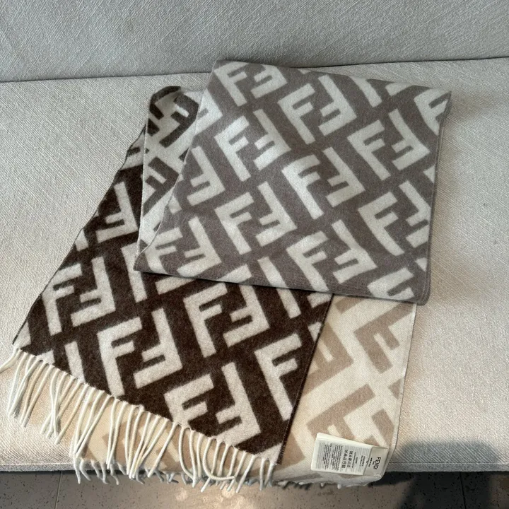 スーパーコピー フェンディ マフラー