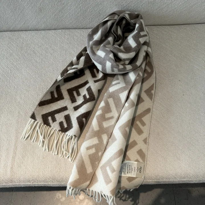 スーパーコピー フェンディ マフラー