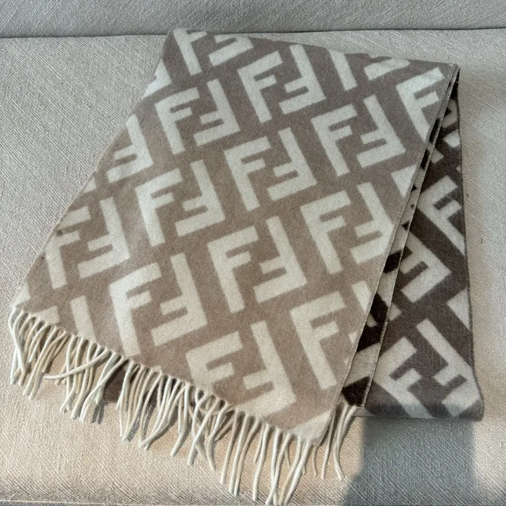 スーパーコピー フェンディ マフラー