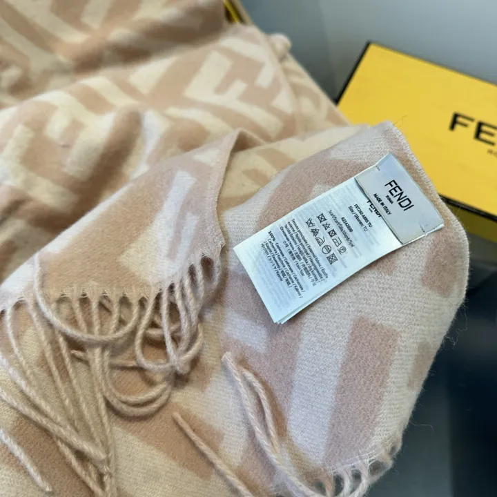 スーパーコピー フェンディ マフラー