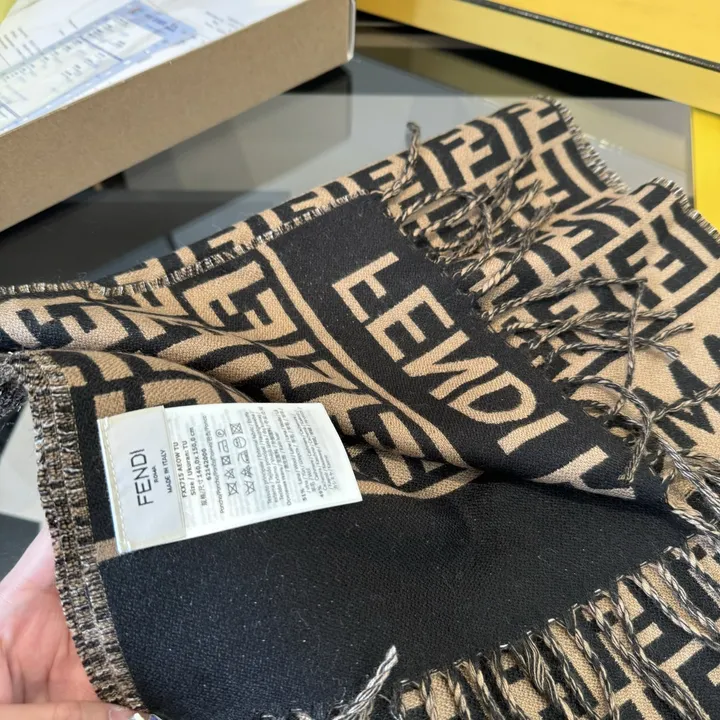 スーパーコピー フェンディ マフラー