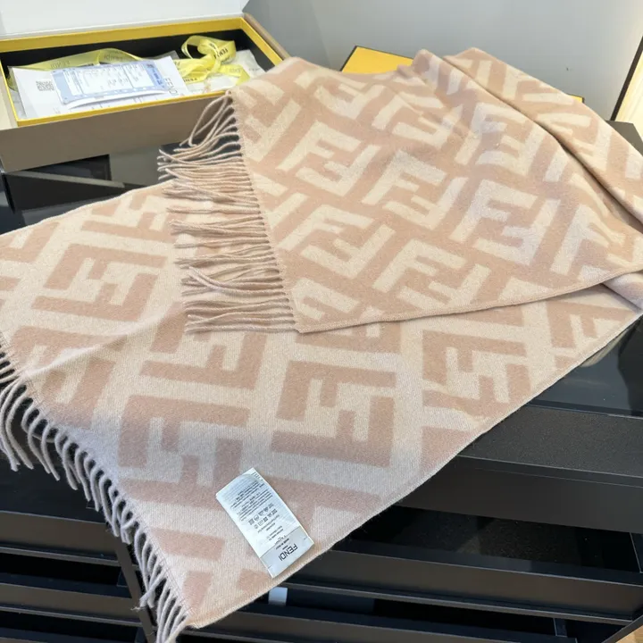 スーパーコピー フェンディ マフラー