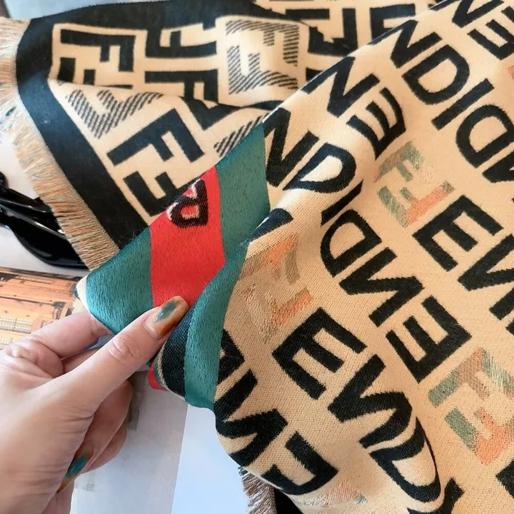 スーパーコピー フェンディ マフラー