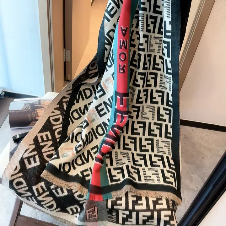 スーパーコピー フェンディ マフラー