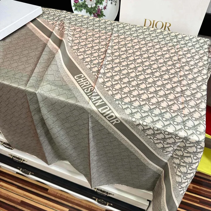 スーパーコピー ディオール マフラー