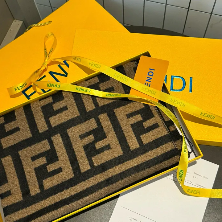 スーパーコピー フェンディ マフラー