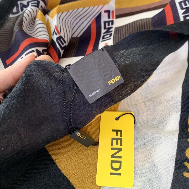 スーパーコピー フェンディ マフラー