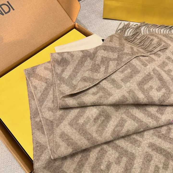 スーパーコピー フェンディ マフラー