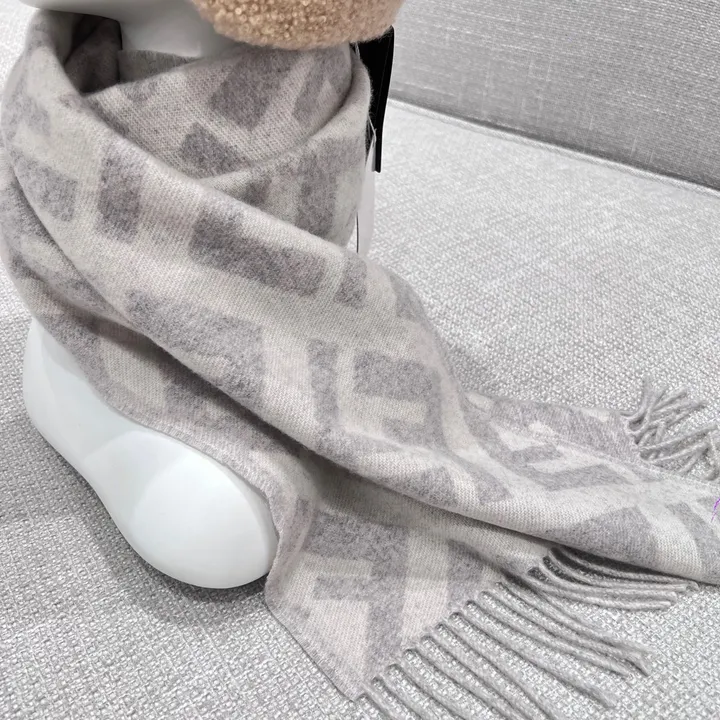 スーパーコピー フェンディ マフラー