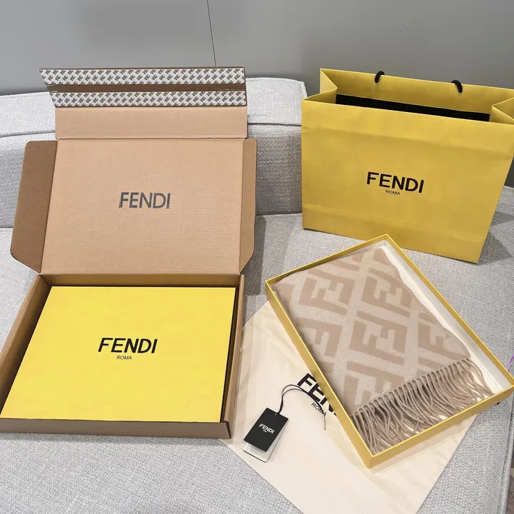 スーパーコピー フェンディ マフラー