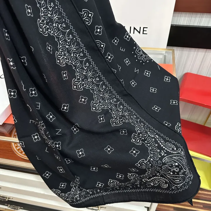 スーパーコピー セリーヌ マフラー