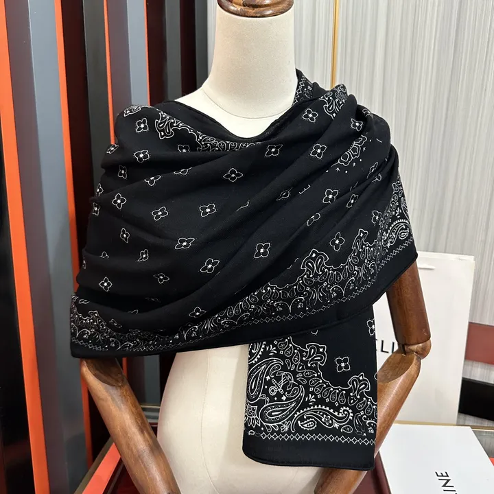 スーパーコピー セリーヌ マフラー