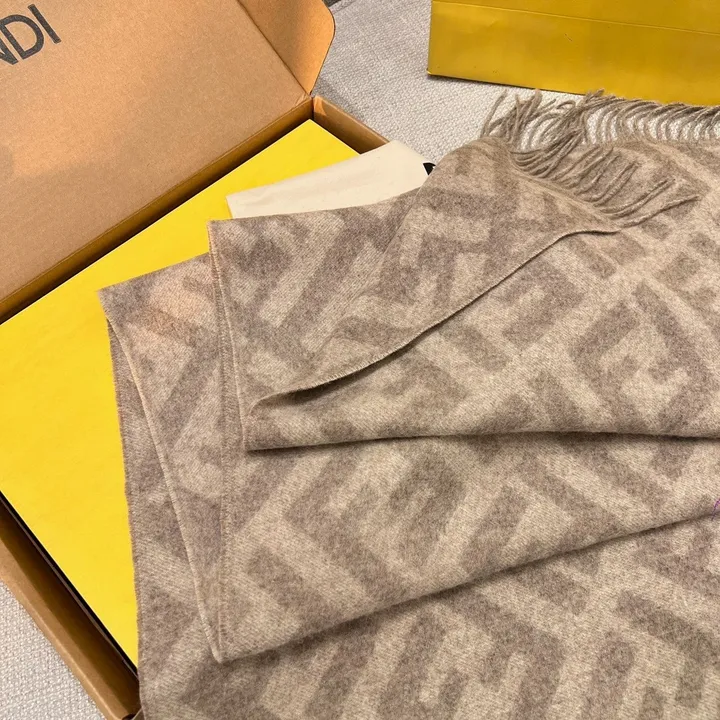 スーパーコピー フェンディ マフラー