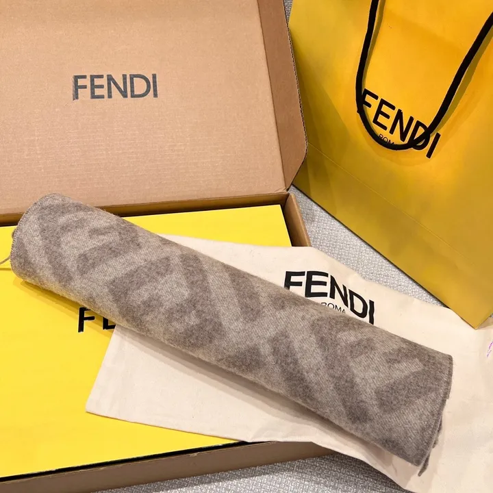 スーパーコピー フェンディ マフラー