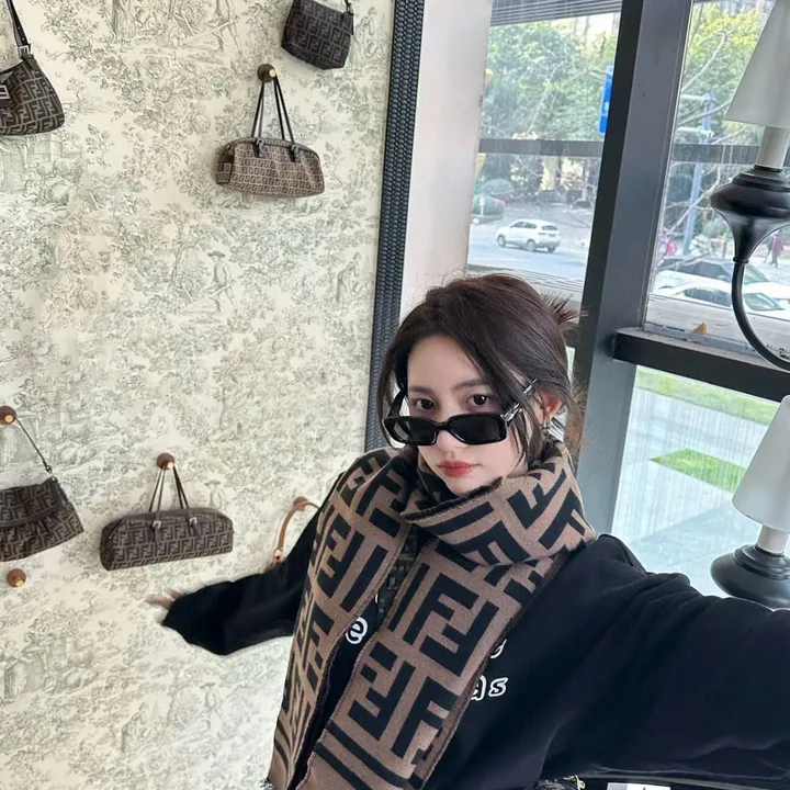 スーパーコピー フェンディ マフラー