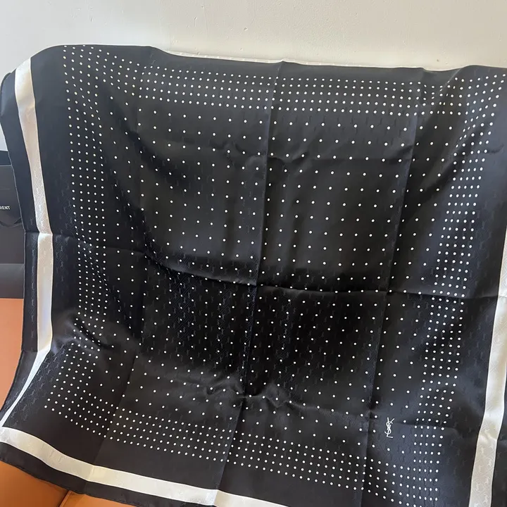 スーパーコピー バレンシアガ マフラー