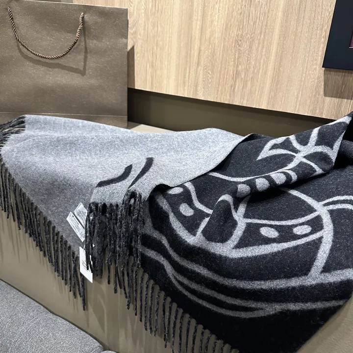 スーパーコピー ヴィヴィアン・ウエストウッド マフラー