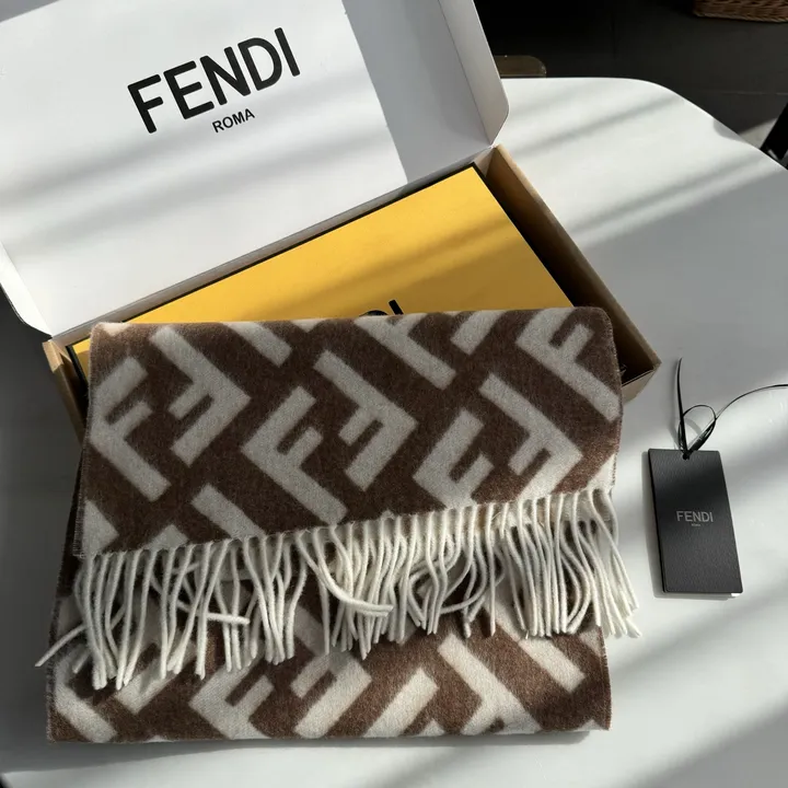 スーパーコピー フェンディ マフラー