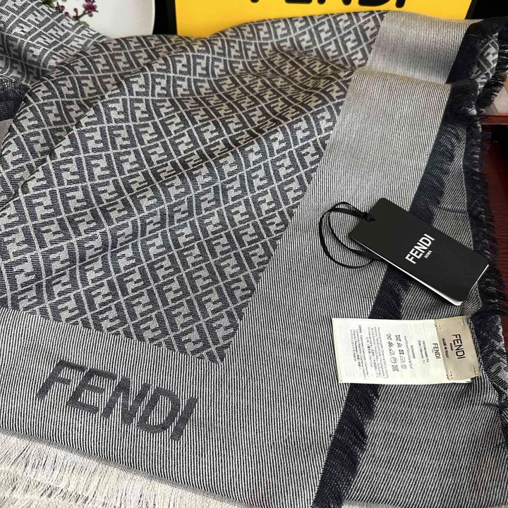 スーパーコピー フェンディ マフラー