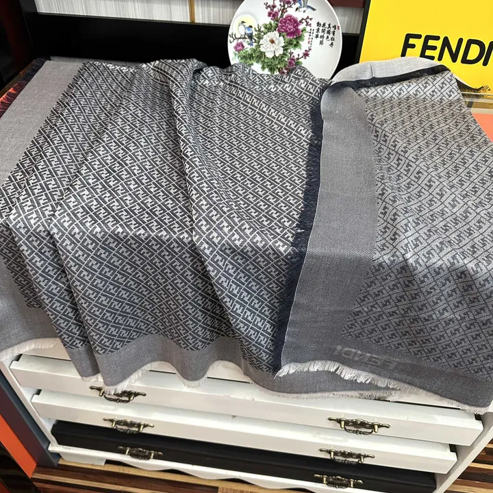 スーパーコピー フェンディ マフラー