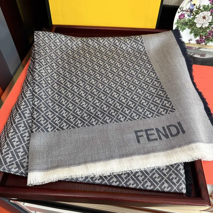 スーパーコピー フェンディ マフラー