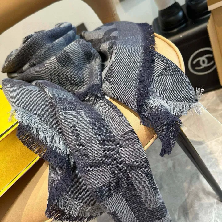 スーパーコピー フェンディ マフラー