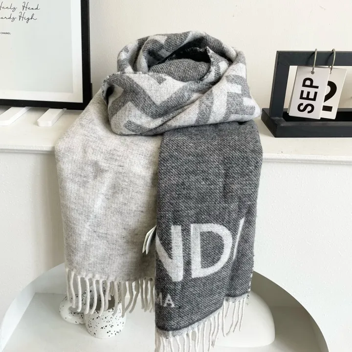 スーパーコピー フェンディ マフラー