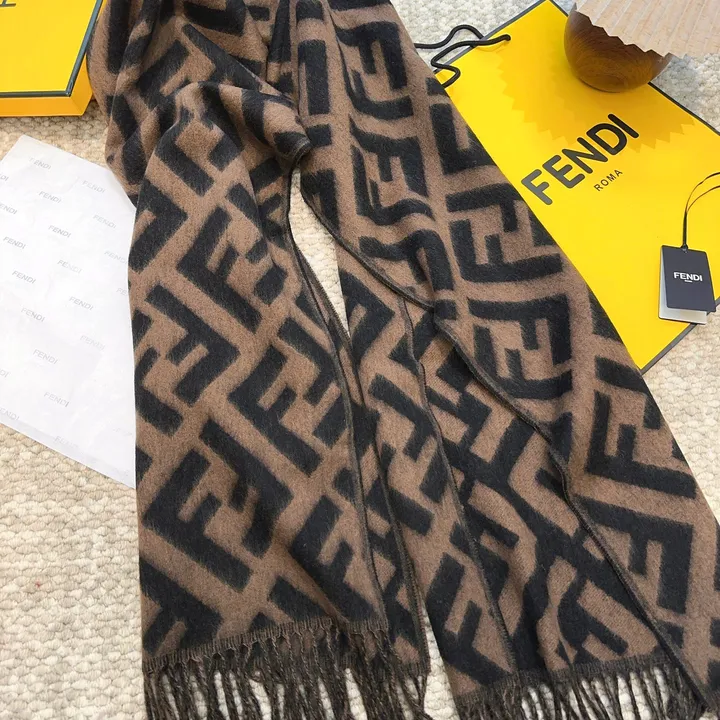 スーパーコピー フェンディ マフラー