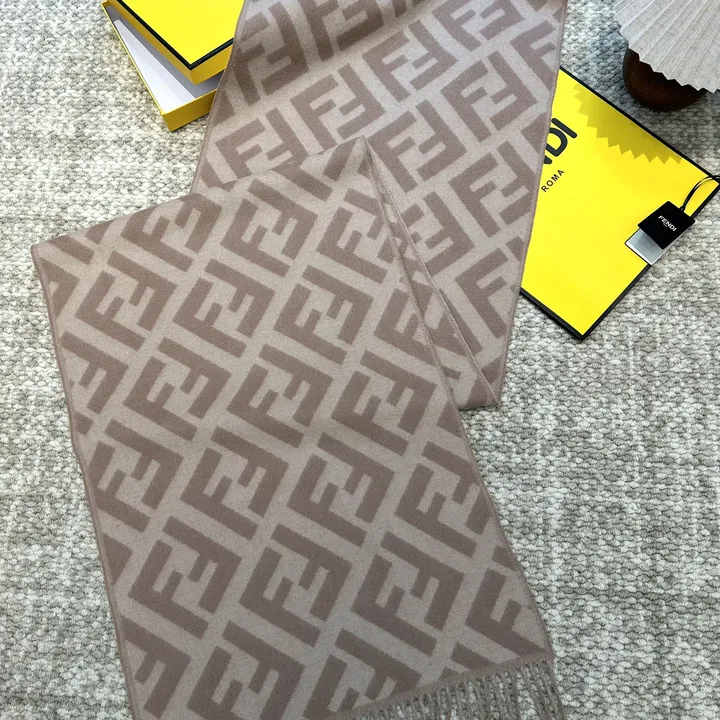 スーパーコピー フェンディ マフラー