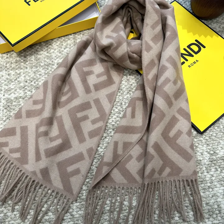 スーパーコピー フェンディ マフラー