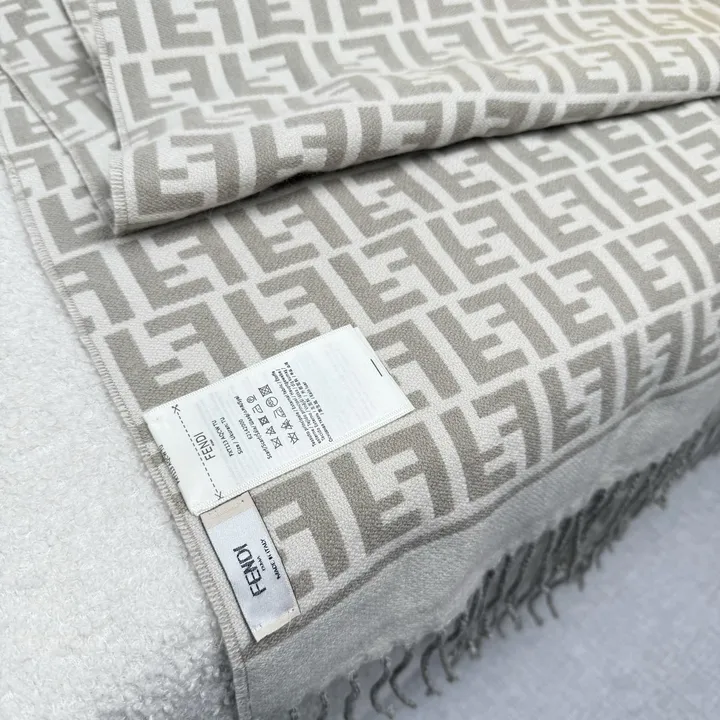 スーパーコピー フェンディ マフラー