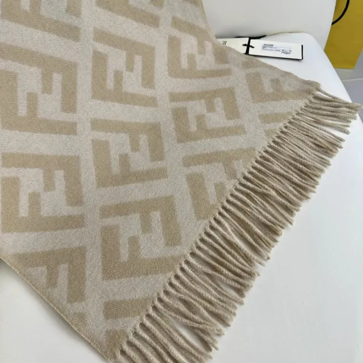 スーパーコピー フェンディ マフラー