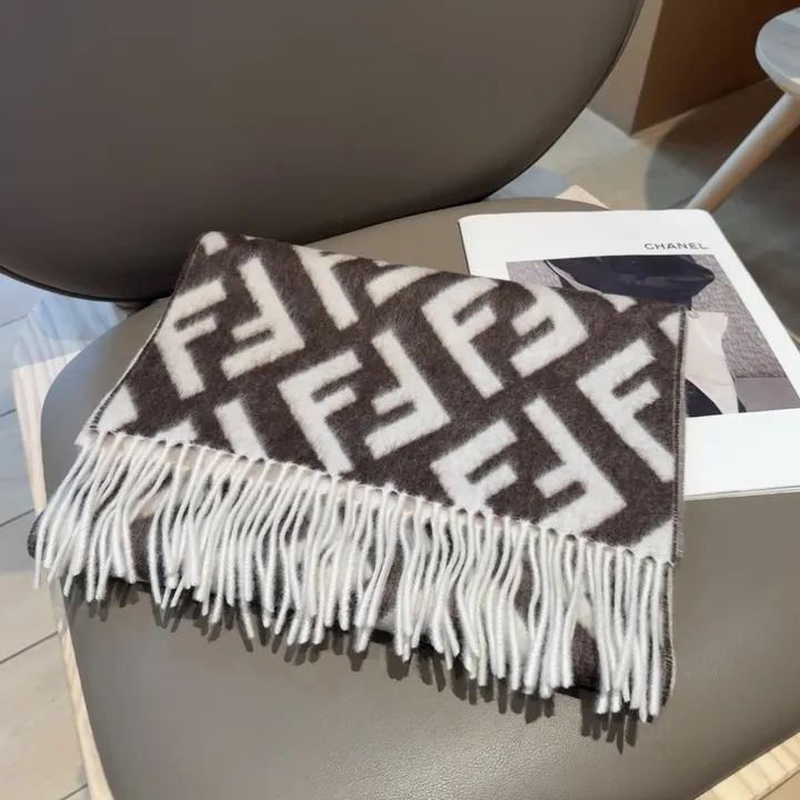 スーパーコピー フェンディ マフラー