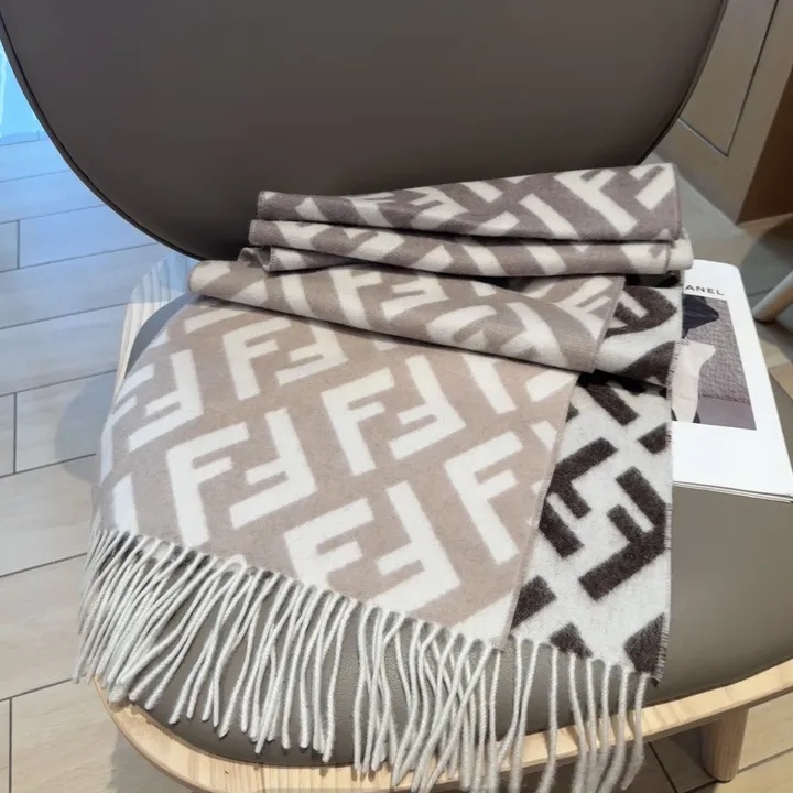 スーパーコピー フェンディ マフラー