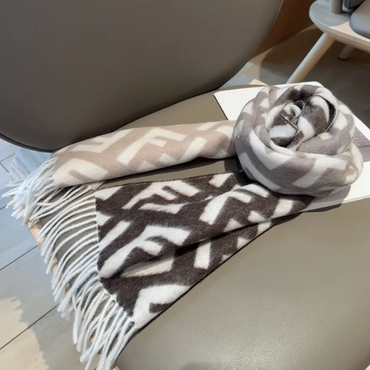 スーパーコピー フェンディ マフラー