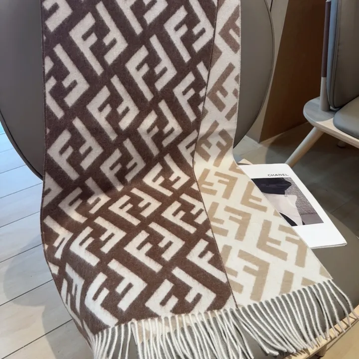 スーパーコピー フェンディ マフラー