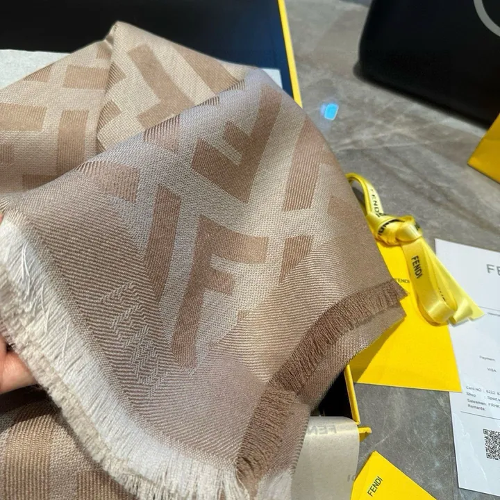 スーパーコピー フェンディ マフラー