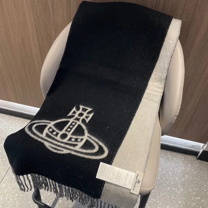 スーパーコピー ヴィヴィアン・ウエストウッド マフラー