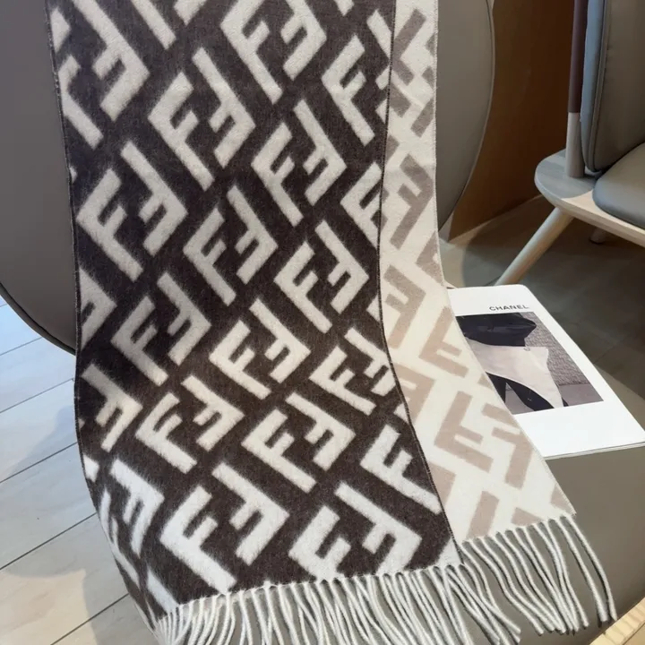 スーパーコピー フェンディ マフラー