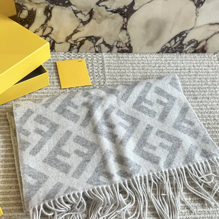 スーパーコピー フェンディ マフラー