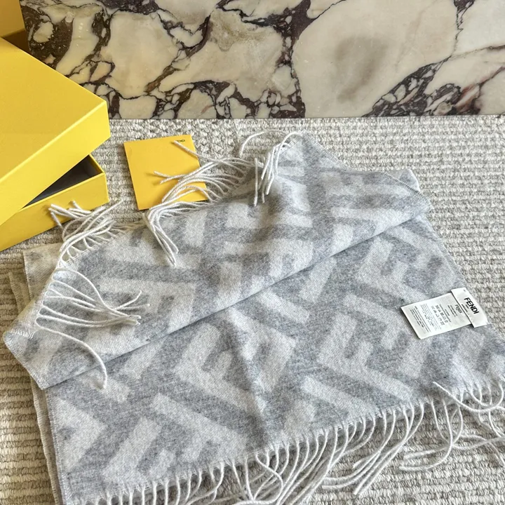 スーパーコピー フェンディ マフラー