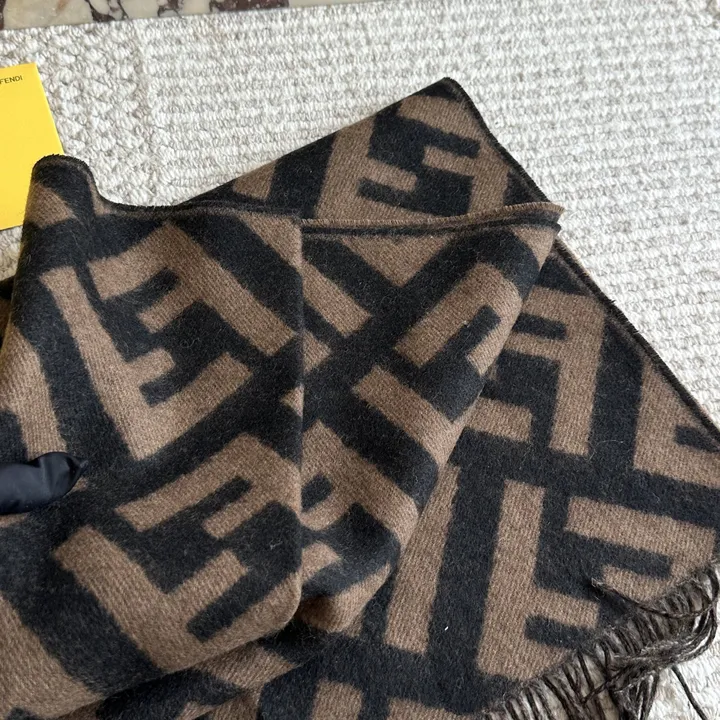 スーパーコピー フェンディ マフラー