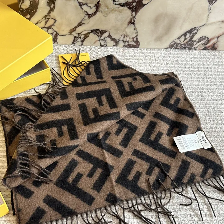 スーパーコピー フェンディ マフラー