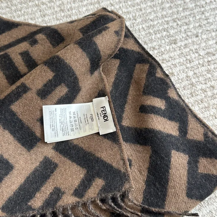 スーパーコピー フェンディ マフラー