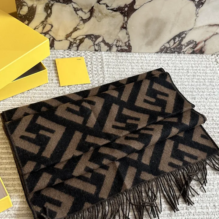 スーパーコピー フェンディ マフラー